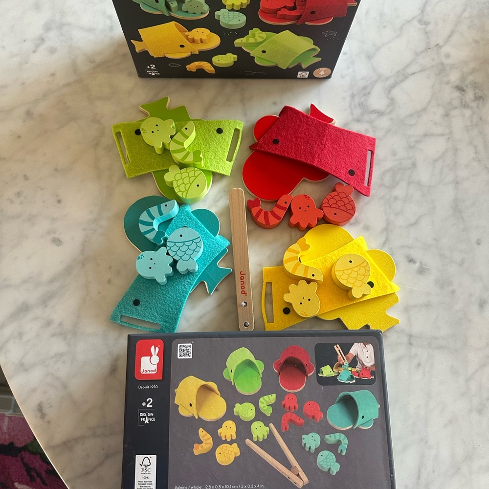 Janod Whales color matching game